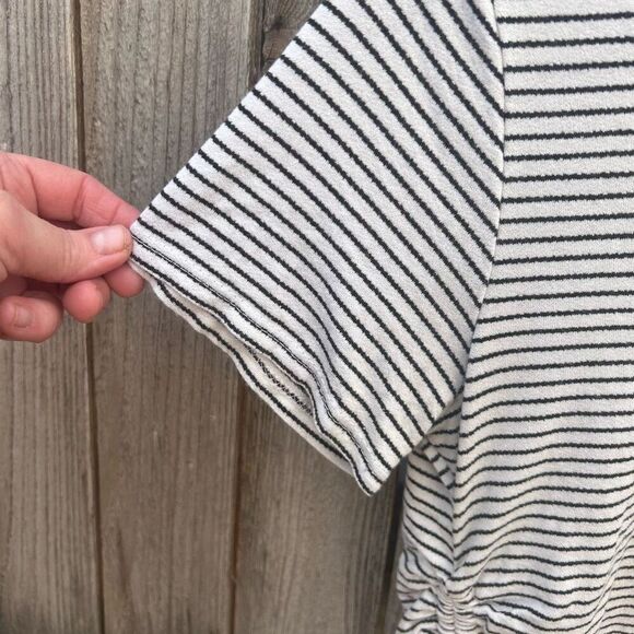 Forever Rose tshirt short sleeve size medium - Picture 3 of 7